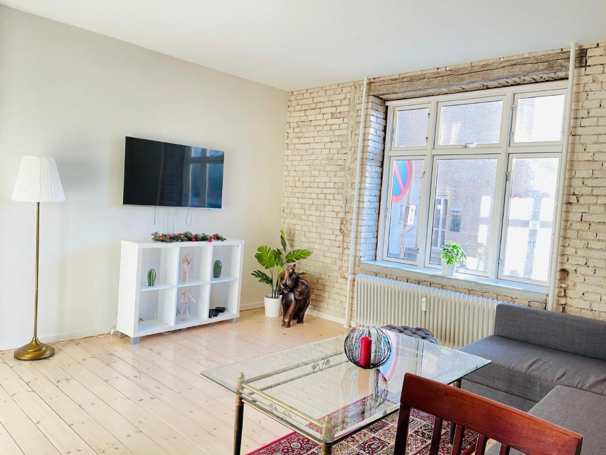 Aday - Central Cozy And Bright Apartment 올보르 외부 사진